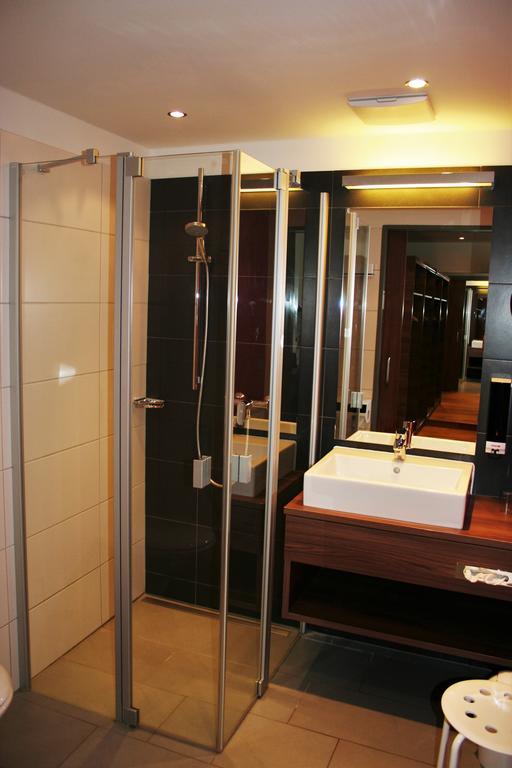 Stadthotel Bernstein เรเกนส์บวร์ก ภายนอก รูปภาพ