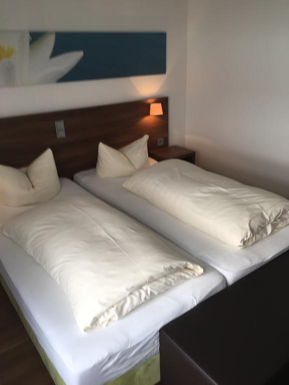 Stadthotel Bernstein เรเกนส์บวร์ก ภายนอก รูปภาพ